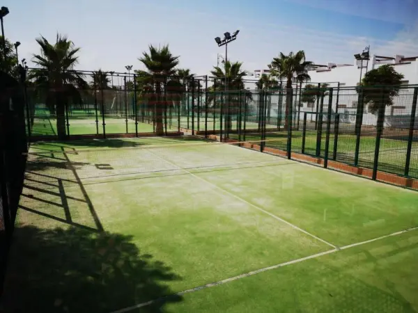 Pista de pádel en 3 Bed Apartment Condado de Alhama Golf Resort, Murcia - foto 1