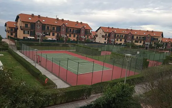 Padelplatz bei Abba Comillas Apartments, Kantabrien - Foto 1