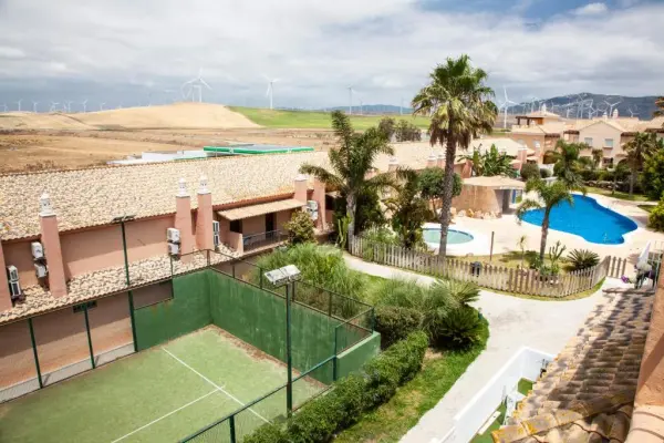 Akutuna - Family House with Pool, Garage & Paddle Tennis Court, Andalusien, Spanien