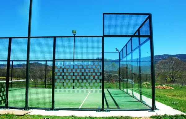 Pista de pádel en Al Viento, Alojamiento & Turismo Rural Prádena del Rincón, Comunidad de Madrid - foto 1