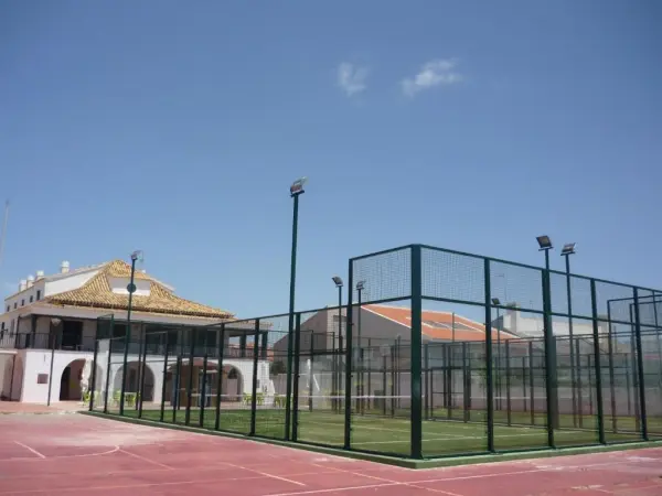 Terrain de padel : Albergue Inturjoven Punta Umbría, Andalousie - photo 1
