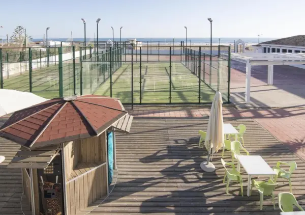 Terrain de padel : Albergue Inturjoven Punta Umbría, Andalousie - photo 2