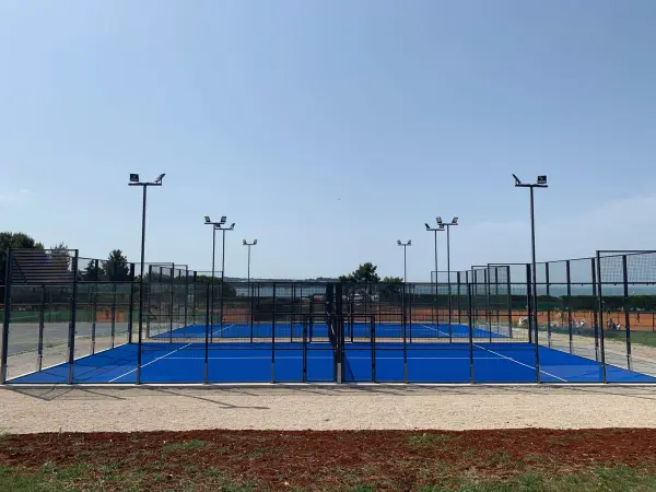 Padelplatz bei Aminess Vival Maestral Hotel, Novigrad - Foto 1