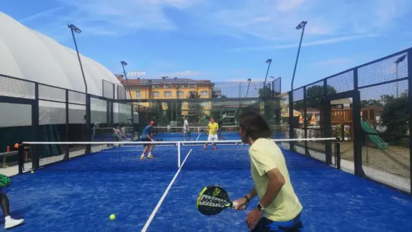 Pista de pádel en Ancora Sport Hotel, Meolo - foto 2