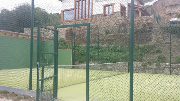 Padelplatz bei Apartamentos Alquitara, Kantabrien - Foto 1
