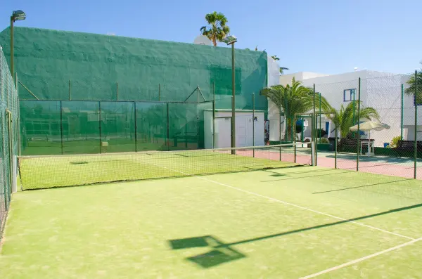 Pista de pádel en Apartamentos Jable Bermudas, Islas Canarias - foto 1
