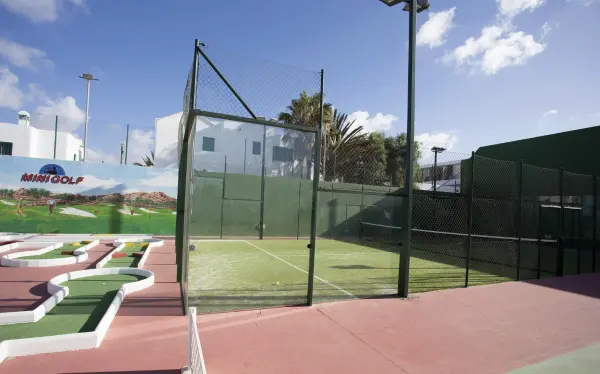 Pista de pádel en Apartamentos Jable Bermudas, Islas Canarias - foto 2