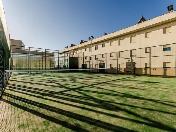 Pista de pádel en Apartamentos Turísticos Covadonga, Andalucía - foto 1