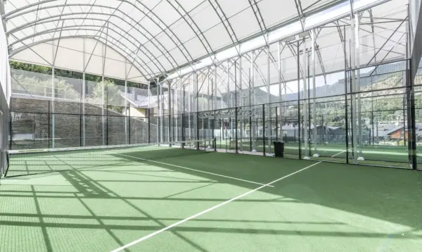 Padelplatz bei Aparthotel AnyosPark Mountain & Wellness Resort, Gemeinde La Massana - Foto 1