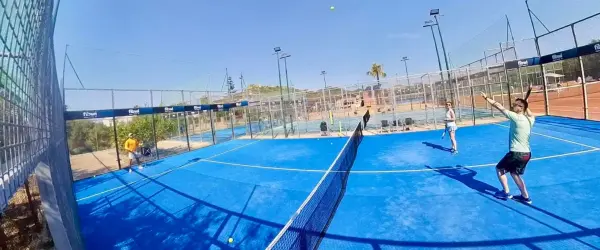 Pista de pádel en Aparthotel Club Simo, Islas Baleares - foto 3