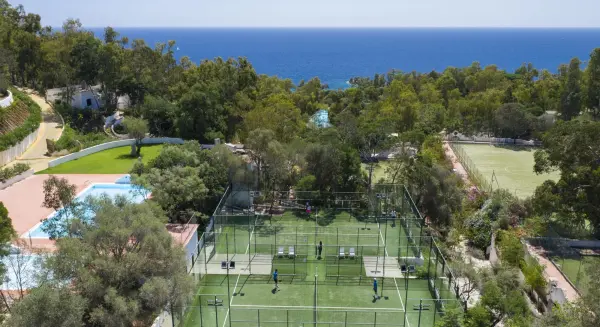 Terrain de padel : Arbatax Park Resort, Arbatax (Sardaigne) - photo 1