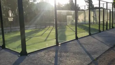 Padelplatz bei Balneario Paracuellos de Jiloca Hotel, Aragonien - Foto 1