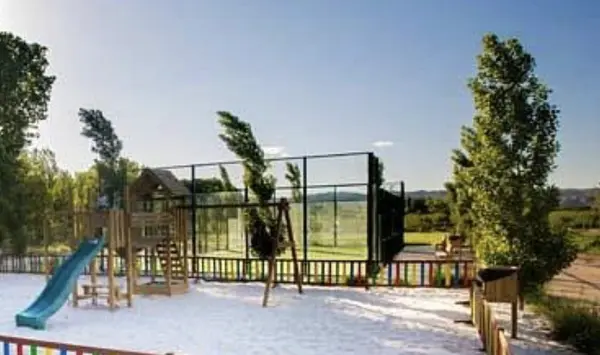 Terrain de padel : Balneario Paracuellos de Jiloca Hotel, Aragon - photo 2