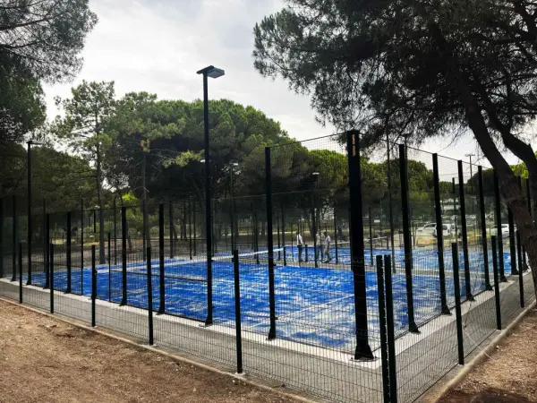 Padel court at Belambra Clubs L'Isle Sur La Sorgue - Domaine De Mousquety, Provence-Alpes-Côte d'Azur - photo 2