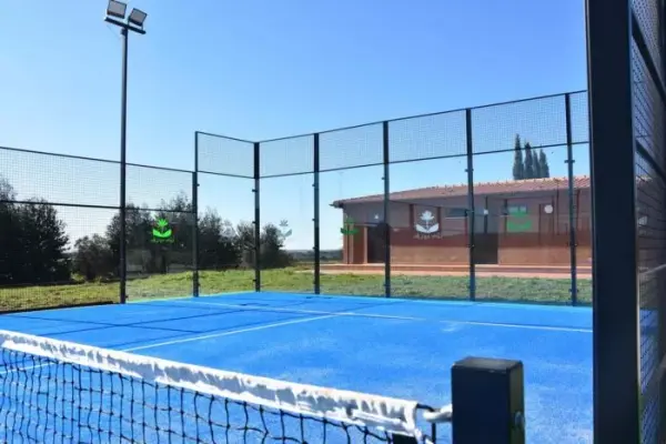 Padelplatz bei Bio Agriturismo Corte degli Ulivi, Terme di Roselle - Foto 1