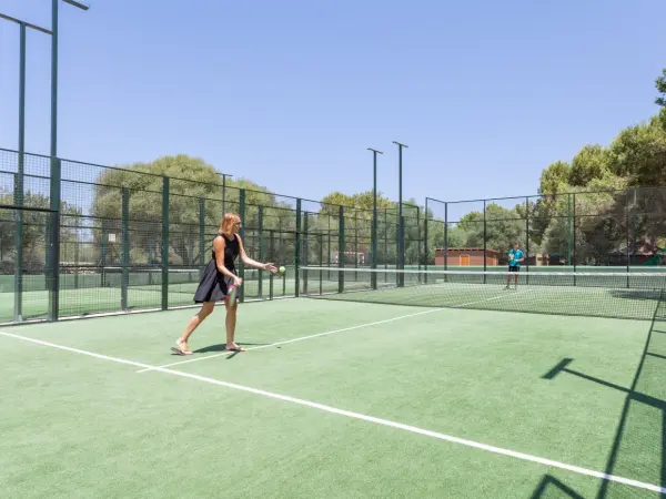 Padelplatz bei Camping Yelloh! Village Les Baléares - Son Bou, Balearen - Foto 1