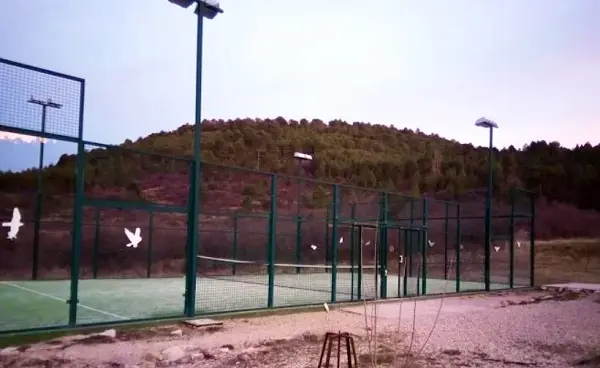 Pista de pádel en Casas Rurales El Fresno, Boniches - foto 2