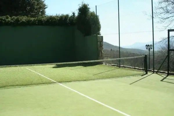 Pista de pádel en Casona de Navalmedio, Comunidad de Madrid - foto 1