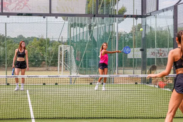 Padelplatz bei Centro Vacanze De Angelis, Marcelli di Numana - Foto 2