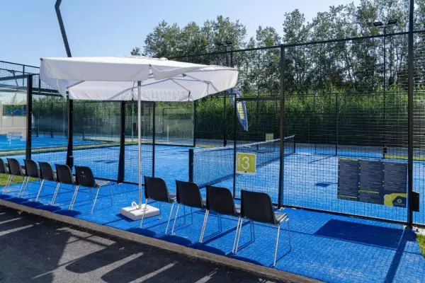 Padelplatz bei Club del Sole Rimini Family Resort, Viserba - Foto 2