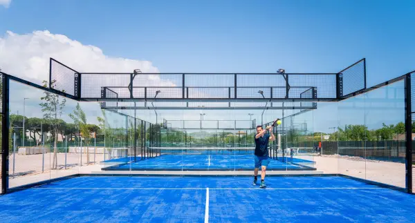 Padelplatz bei Club del Sole Romagna Family Resort, Riccione - Foto 3
