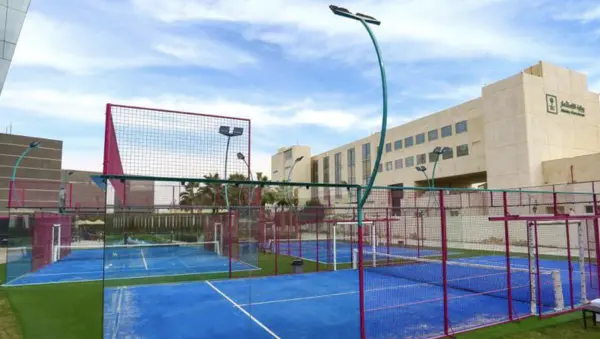 Terrain de padel : Crowne Plaza Riyadh - RDC Hotel & Convention by IHG, Riyad - photo 1