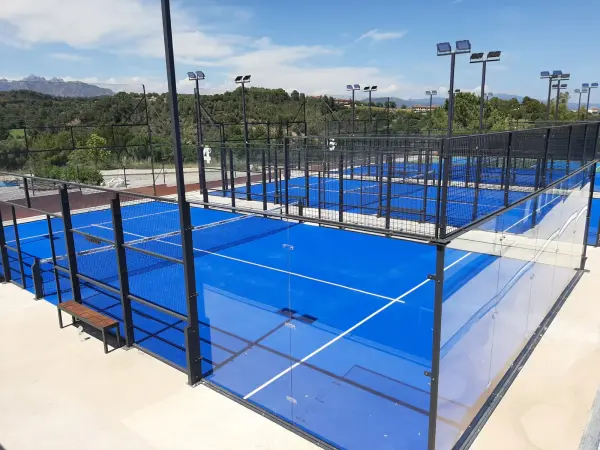 Terrain de padel : Dolce by Wyndham Barcelona Resort, Catalogne - photo 2