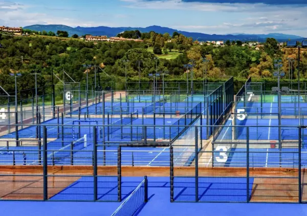 Terrain de padel : Dolce by Wyndham Barcelona Resort, Catalogne - photo 4