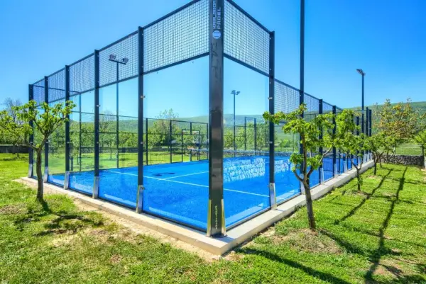 Padelplatz bei Drniš Mountain View Padel Villa, Drniš - Foto 1