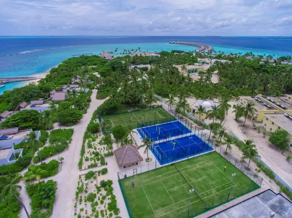 Padelplatz bei Emerald Maldives Resort & Spa, Raa-Atoll - Foto 2