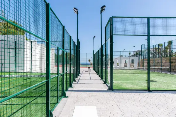 Pista de pádel en Estepona Holiday Hills, Andalucía - foto 2