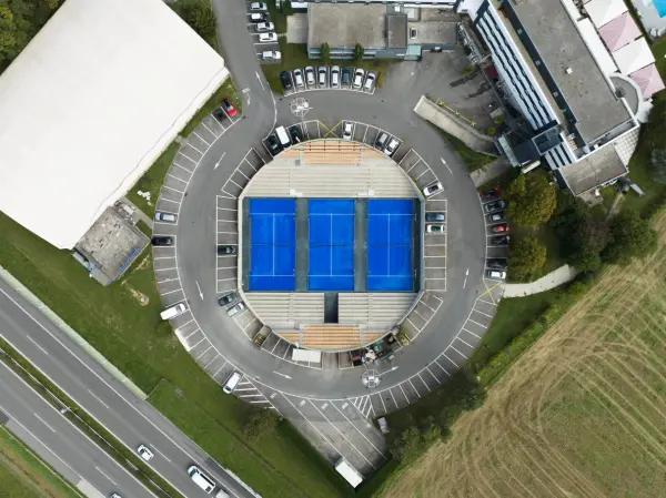 Terrain de padel : Everness Hotel & Resort, Genève - photo 1