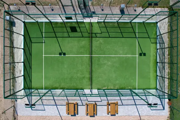 Padelplatz bei Feddet Strand Resort, Faxe - Foto 1