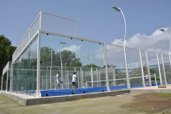 Padelplatz bei Garden Beach Hotel Resort, Castiadas - Foto 1