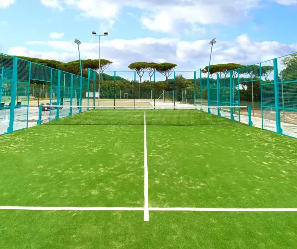 Pista de pádel en Garden Toscana Resort, San Vincenzo - foto 1
