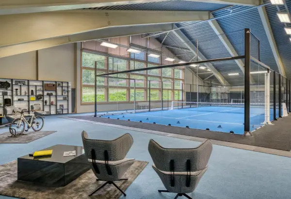 Terrain de padel : Grand Hotel des Bains Kempinski, Saint-Moritz - photo 1