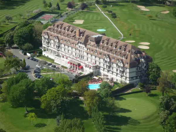 Hôtel Barrière L'Hôtel du Golf - Hotelfoto 1
