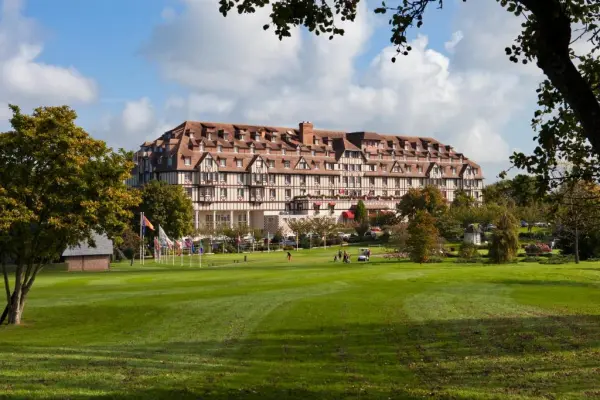 Hôtel Barrière L'Hôtel du Golf - Hotelfoto 2