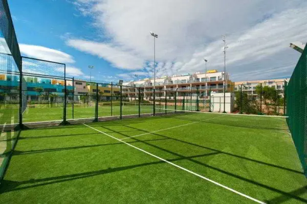 Pista de pádel en Hacienda Sant Jordi Golf & Resort, Comunidad Valenciana - foto 1