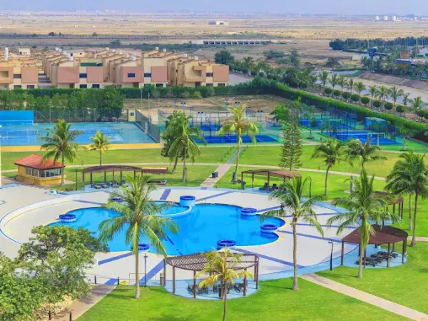 Padelplatz bei Hamdan Plaza Hotel Salalah, an HTG Hotel, Salalah - Foto 1