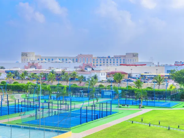 Terrain de padel : Hamdan Plaza Hotel Salalah, an HTG Hotel, Salalah - photo 2