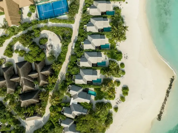 Padelplatz bei Heritance Aarah, Raa-Atoll - Foto 4