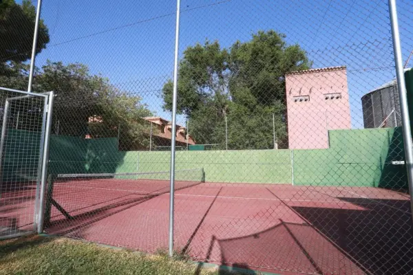 Padelplatz bei Hostel Layos Toledo, Kastilien-La Mancha - Foto 1