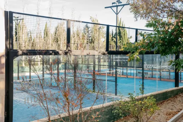 Terrain de padel : Hotel Boutique Mas Passamaner, Catalogne - photo 1
