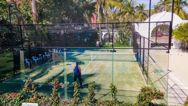Terrain de padel : Hotel Castillo Huatulco & Beach Club, Huatulco - photo 2