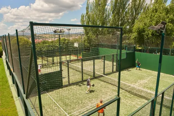 Pista de pádel en Hotel Ciutat de Granollers, Cataluña - foto 1