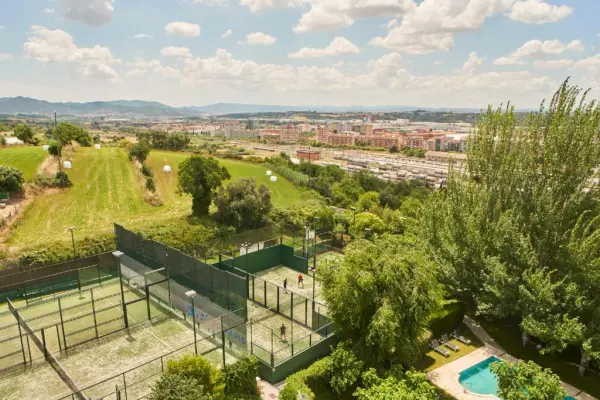 Pista de pádel en Hotel Ciutat de Granollers, Cataluña - foto 2
