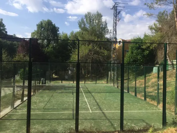 Pista de pádel en Hotel Cueva del Fraile, Castilla-La Mancha - foto 1