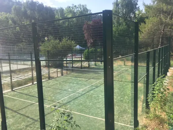 Pista de pádel en Hotel Cueva del Fraile, Castilla-La Mancha - foto 2