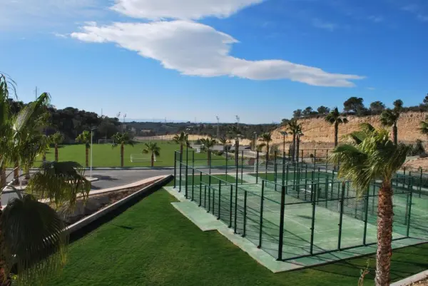 Pista de pádel en Hotel Golf Campoamor, Comunidad Valenciana - foto 1